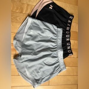 Under armour shorts, size extra small ( grey and black/pink)
